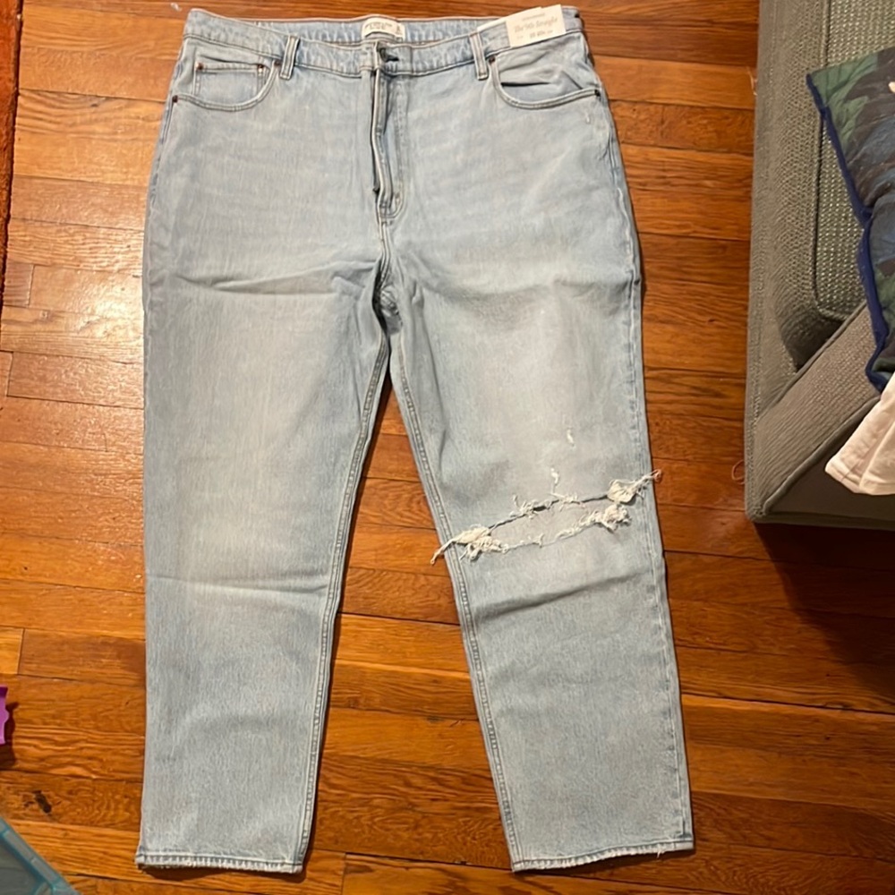 Abercrombie 90’s Straight Light Blue Distressed Jeans
